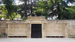 Biblioteca del Campo de San Francisco