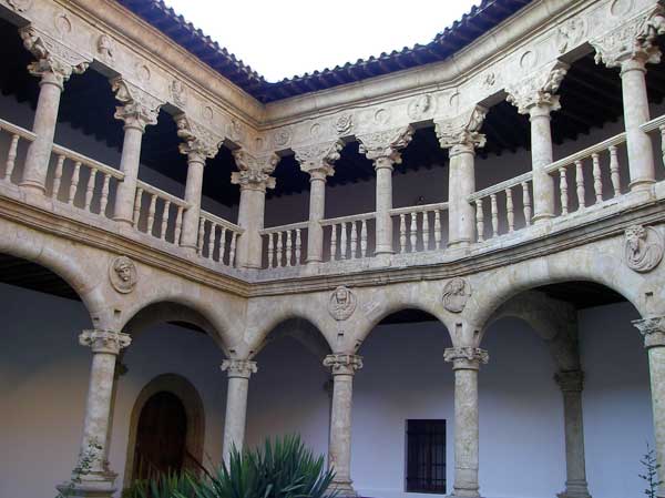 Detalle del claustro de las Dueñas