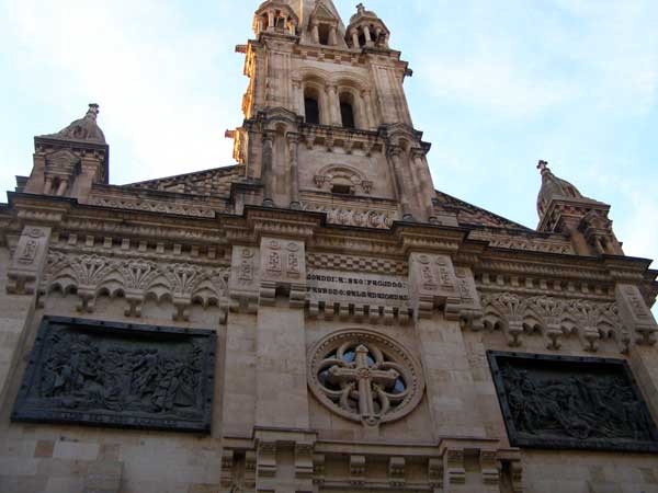 Fachada de la iglesia de San Juan de Sahagún