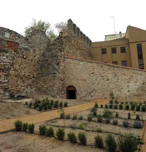 Muralla junto al Pozo de las Nieves